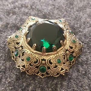 Enchanting Emerald Brooch Vintage/Antique